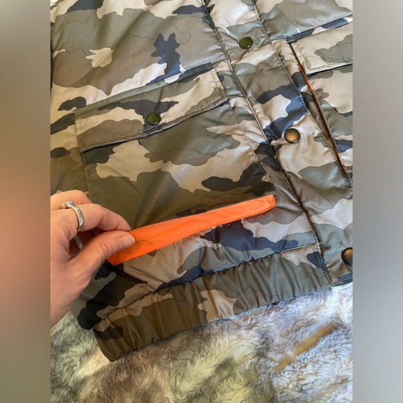 NWT brand, medium, new, cropped, camo, comfy, puffer jacket, warm and cute - Picture 4 of 13